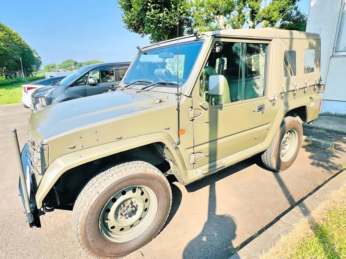 自衛隊車両。年季が入って渋い