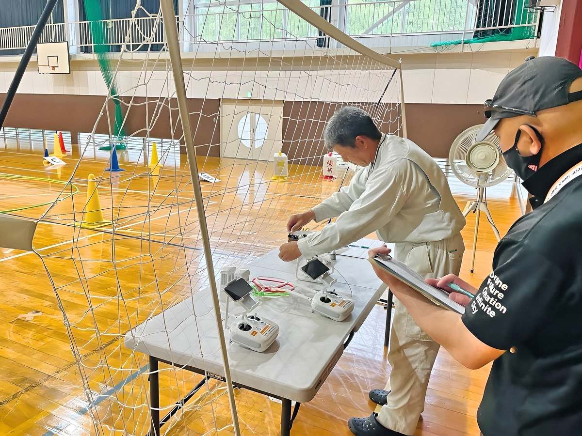 「飛行前点検」18大項目の目視緩衝確認です