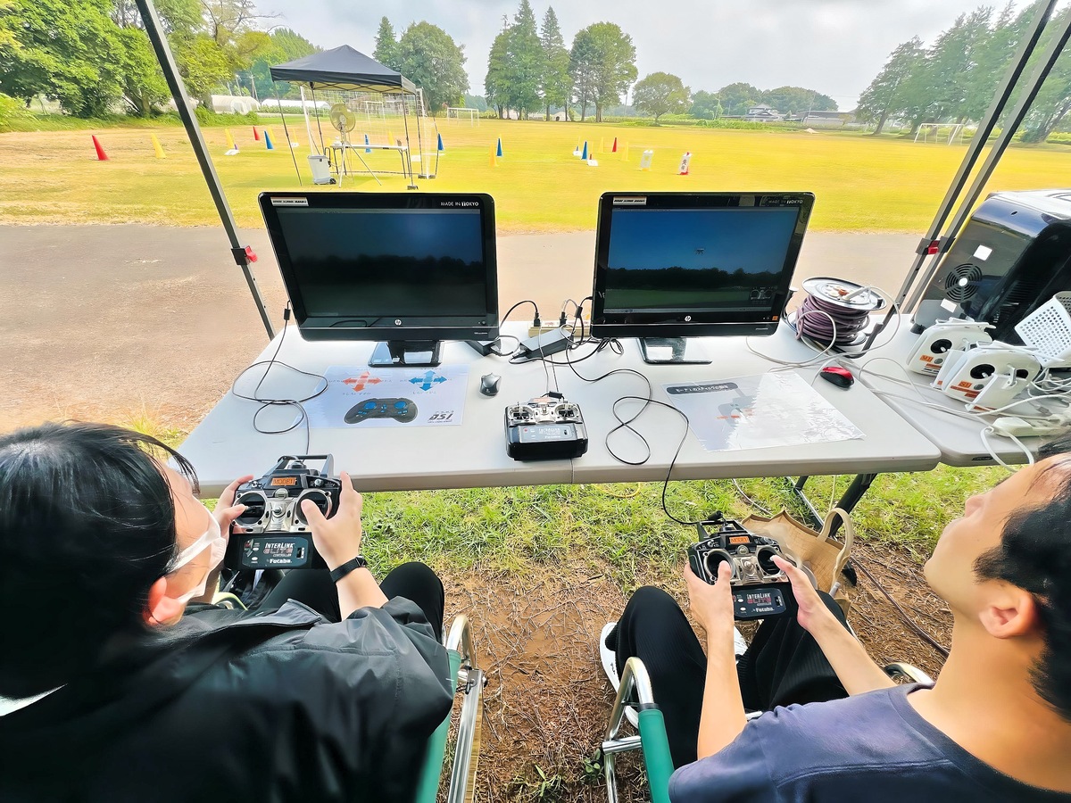 シュミレーターを使い、スティック入力方法を学習します