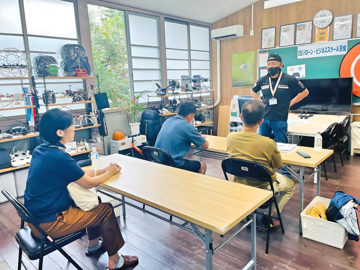 朝の飛行前ブリーフィング。同時に相談会でもあります