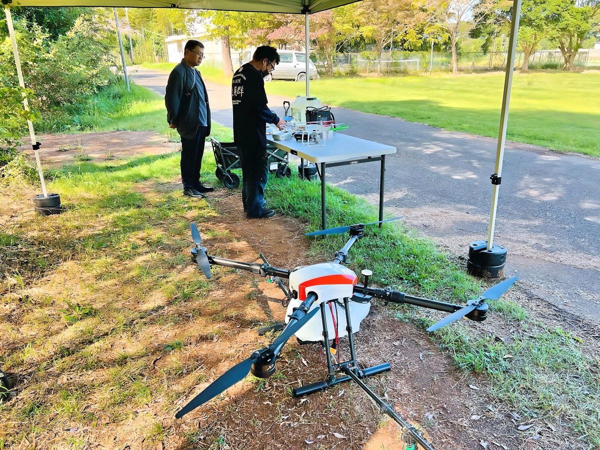 初めてドローン。まずは産業機から体験飛行です