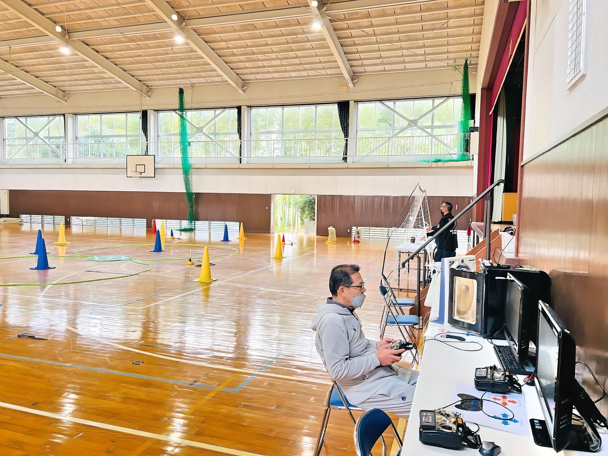 屋内訓練場はベストコンディション。飛行に最適