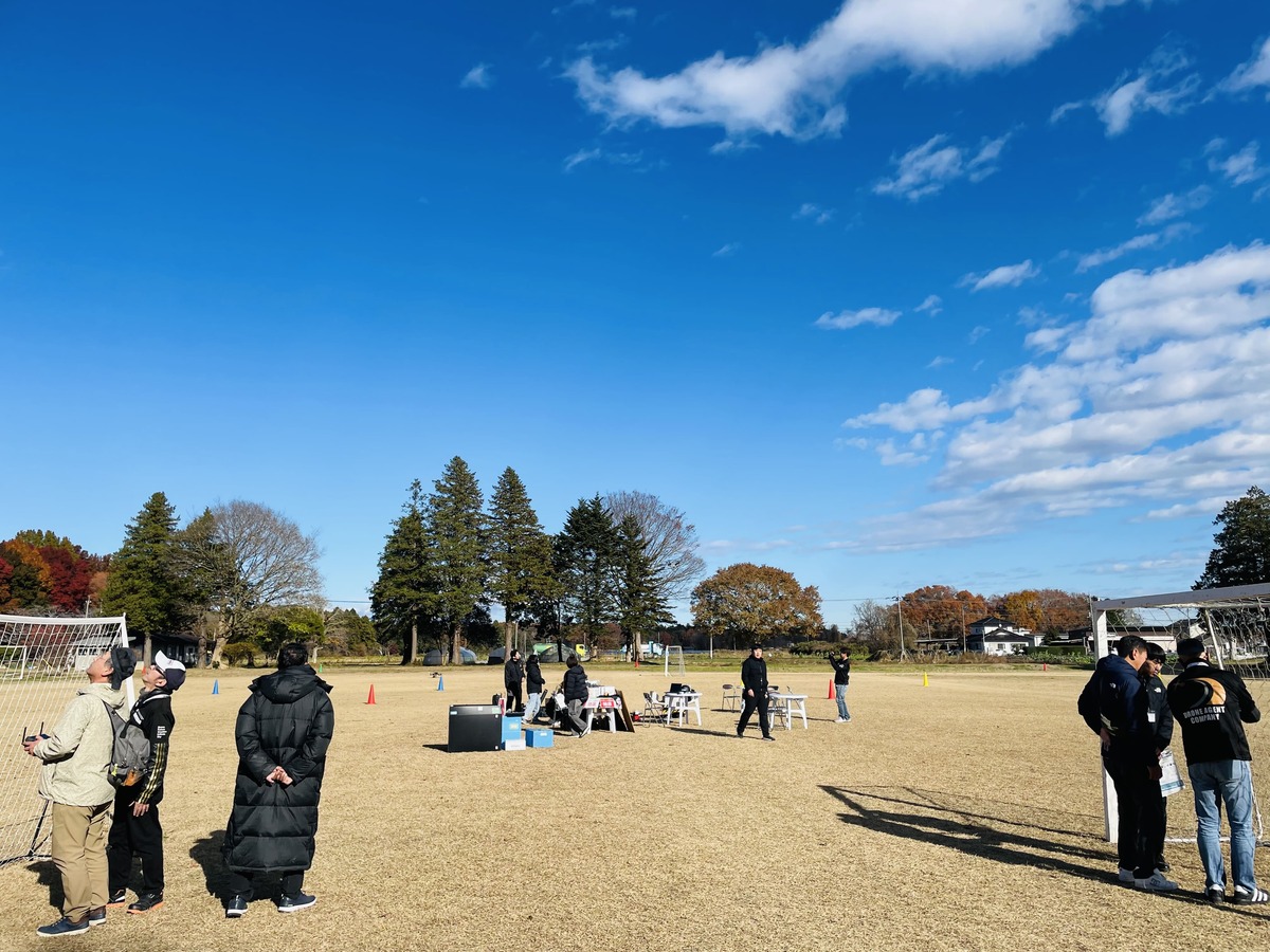 4コートで実施された飛行テスト。広大な空域でできる技です