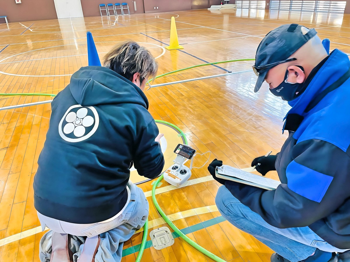 「飛行前点検」パラメーターの確認。スティック3種