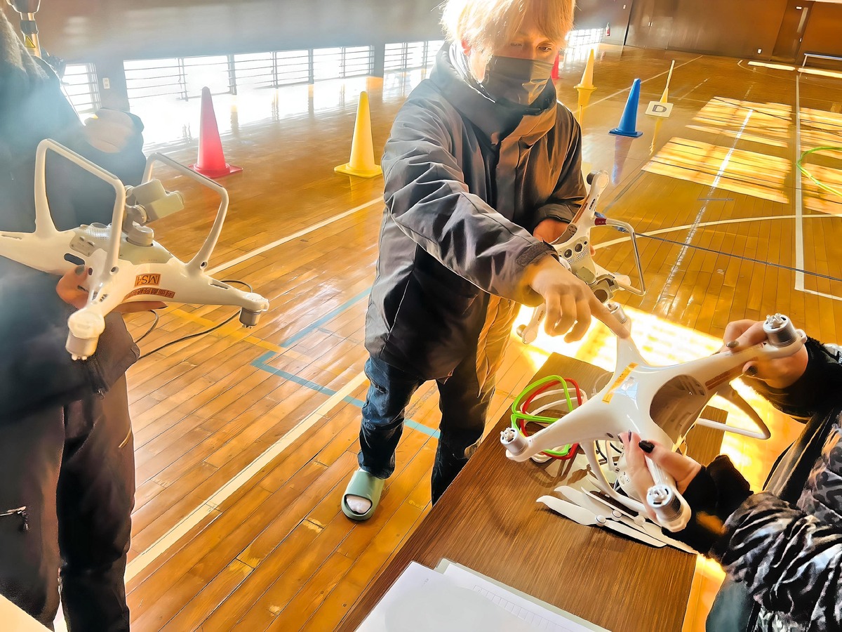 「飛行前点検」から。法律で義務付けられております